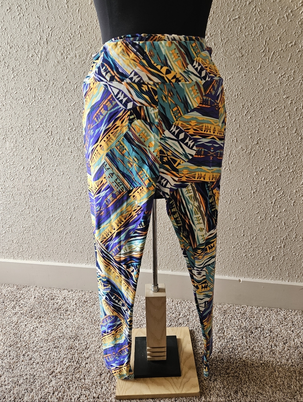 LuLaRoe Tall & Curvy Leggings – Vibrant Aztec Geometric Print | Size M-L